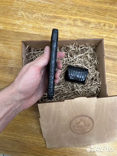 Чехол на iPhone 15 pro из кожи крокодила