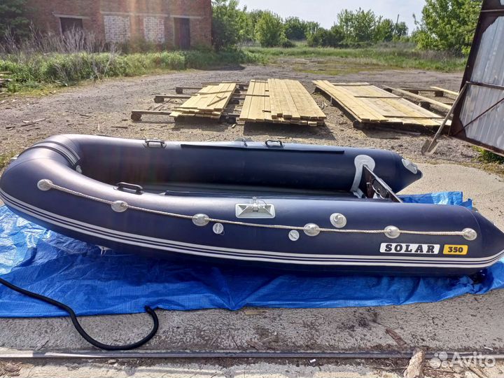 Лодка моторная