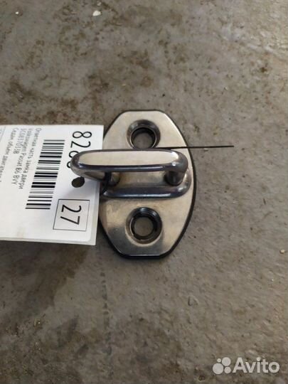 Ответная часть замка двери Volkswagen Passat B6