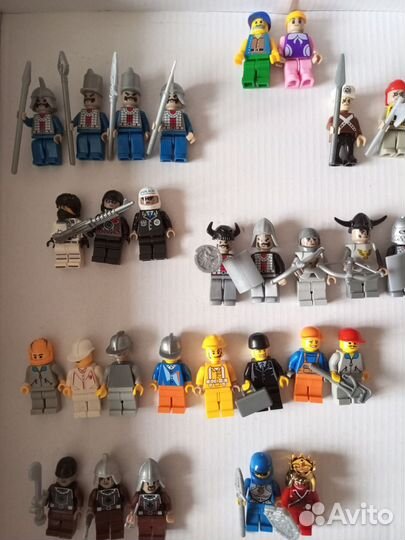 Фигурки из конструкторов (не Лего) в кейсе