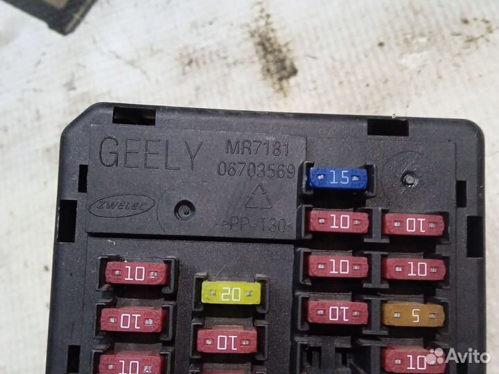Блок предохранителей салона Geely Emgrand EC 7