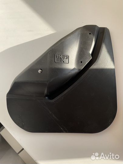 Правый передний брызговик Volkswagen Jetta 6