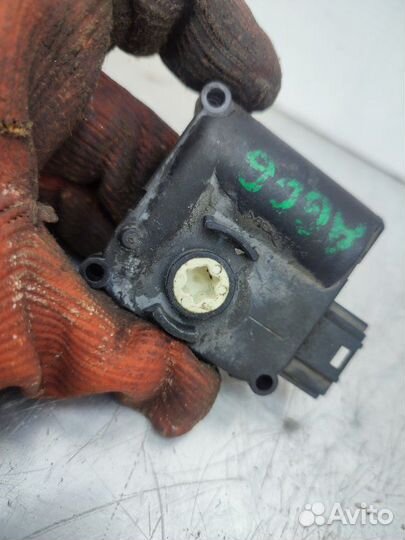 Моторчик заслонок печки Audi A6 C6 седан 2.7 Л