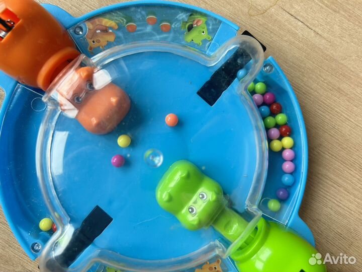 Игрушка бегемоты ловят шары