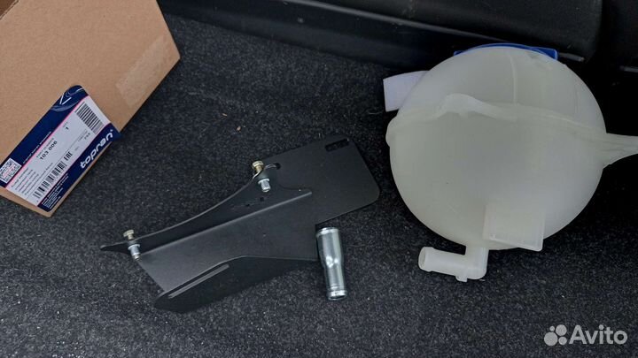 Расширительный бачок VAG на Нива Шевроле, Тревел