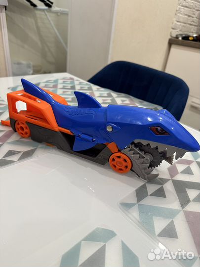Трек HotWheels Голодная акула