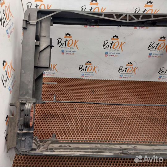 Рамка радиаторов кассета BMW f10 f01 N55 N47 N57