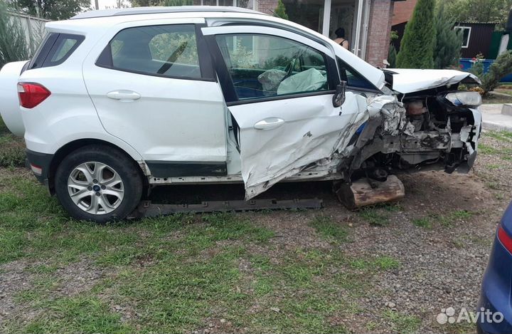 Ford EcoSport 1.6 МТ, 2014, битый, 110 000 км