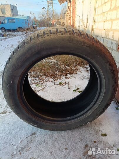 Bridgestone Blizzak Spike-01 235/55 R18