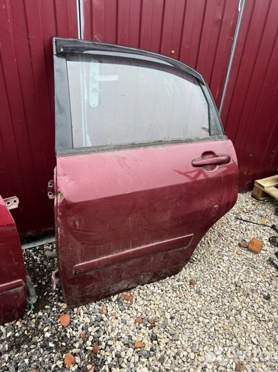 Suzuki liana двери