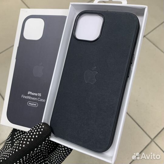 Чехол на iPhone 15 FineWoven Case черный
