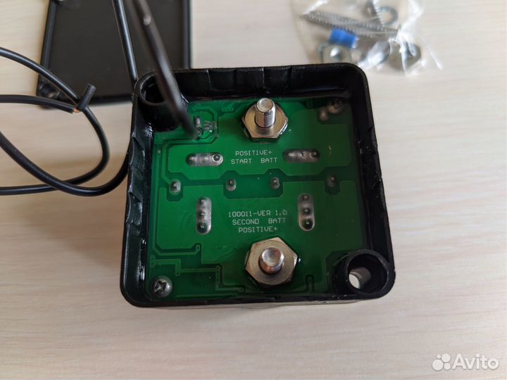 Устройство, реле развязки аккумуляторов (ура)