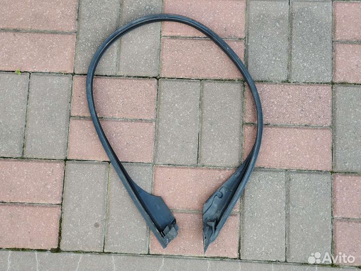 Уплотнитель двери BMW 750 F01/F02 4.4L