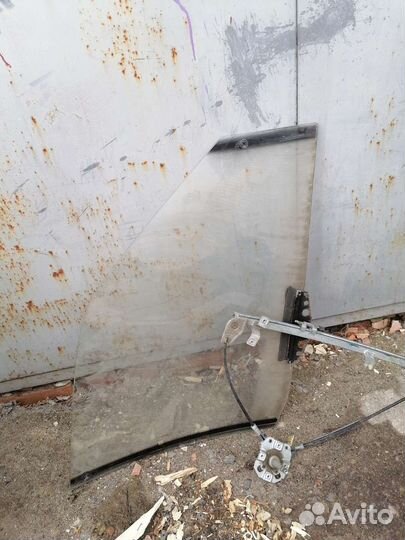 Стекла audi 100 боковые