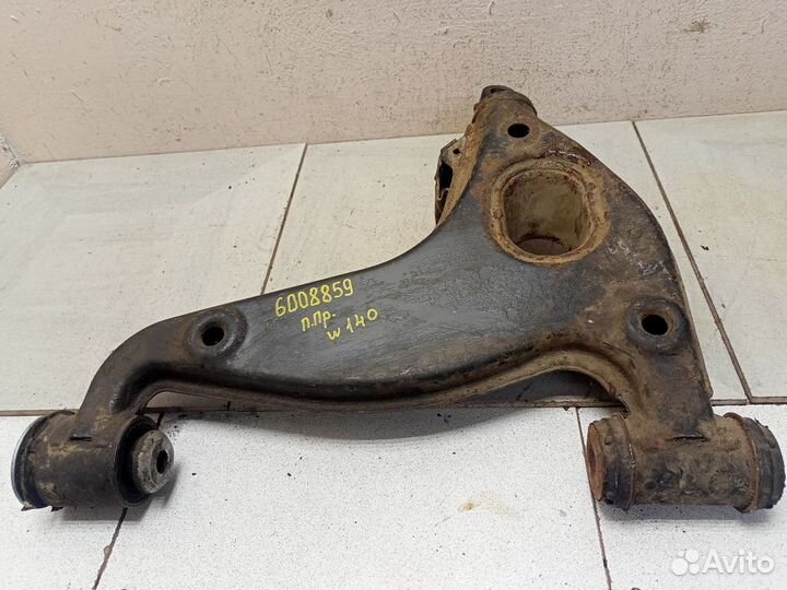 Рычаг передний правый нижний A1403307107