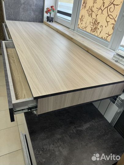 Рабочая зона для учащегося со шкафом