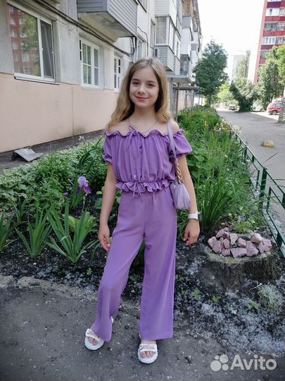 Продаю костюмы, платья р.134-140