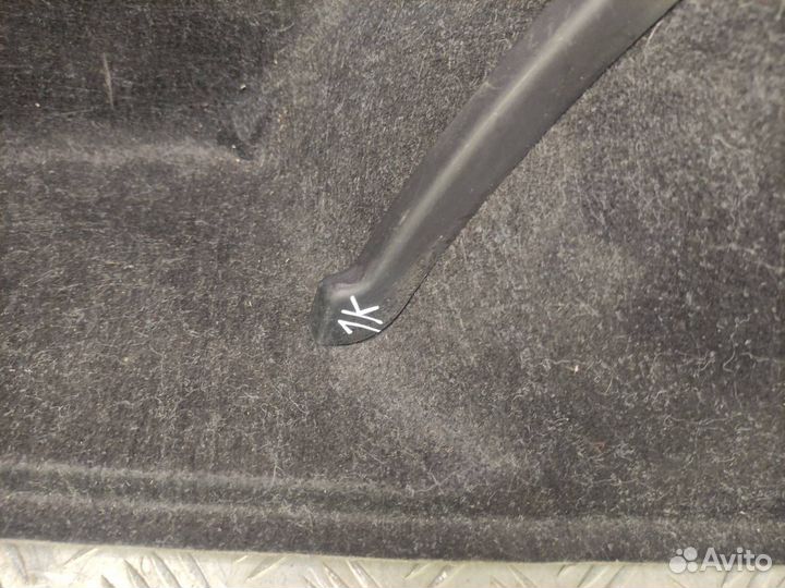 Обшивка багажника левая Skoda Rapid 1 2014-2020