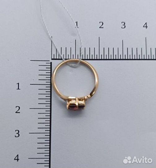 Золотое кольцо с камнем 15,5р