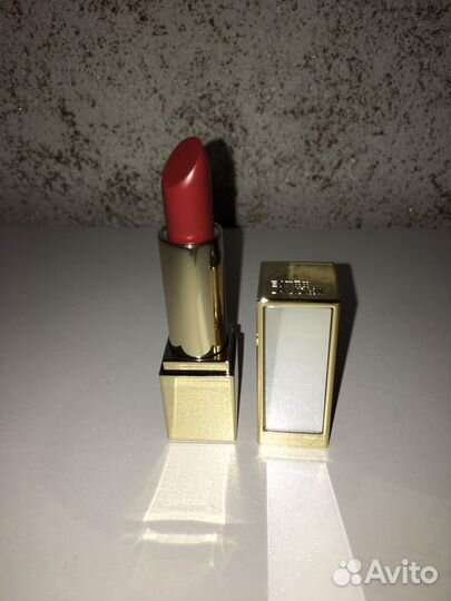 Помада Estee Lauder