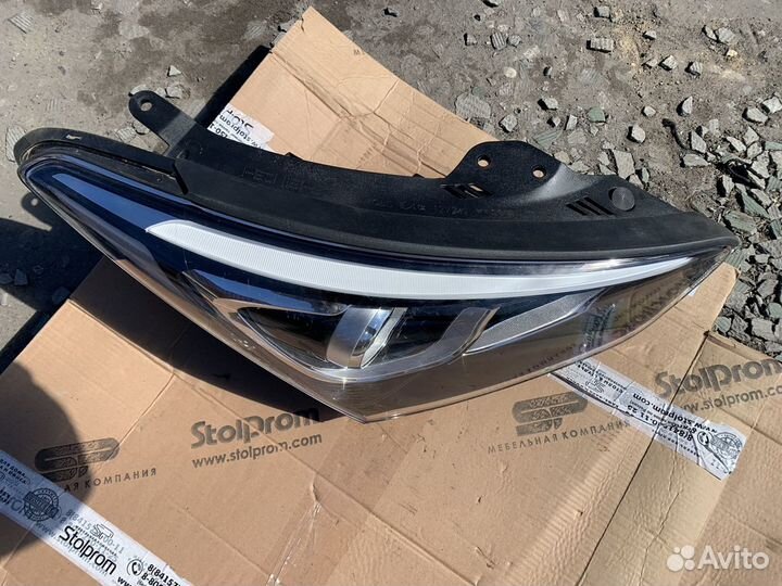 Фара правая Hyundai Santa Fe 2015г ксенон