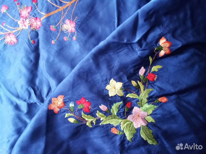 Покрывало атласное с вышивкой (Вьетнам)