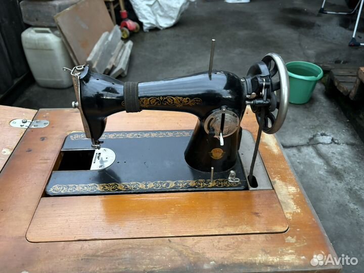 Швейная машина