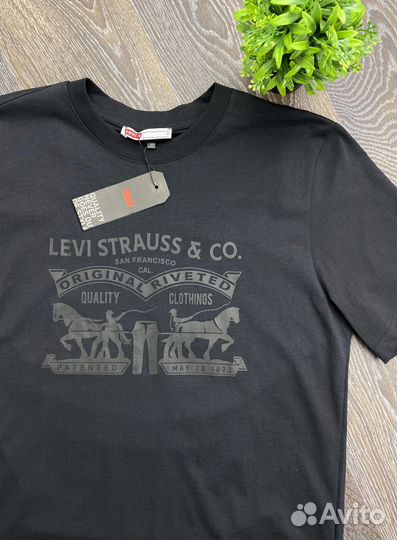 Футболка levi's