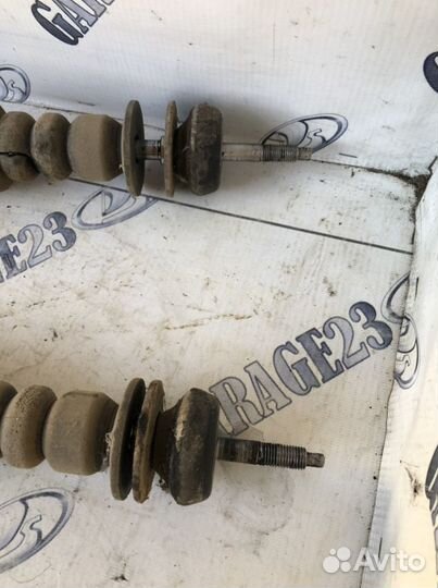 Задние стойки Audi 80