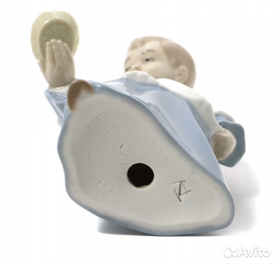 Фарфоровая фигура 