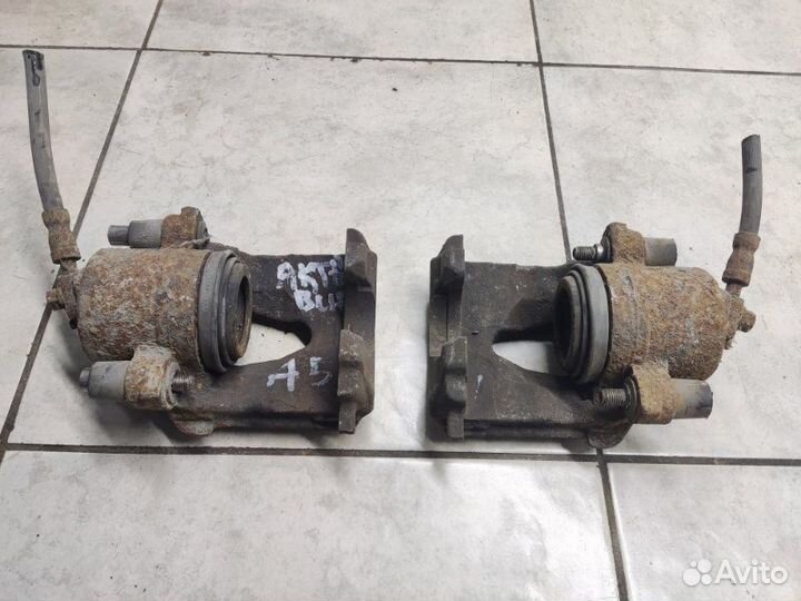 Суппорт тормозной передний Skoda Octavia А5 1.6