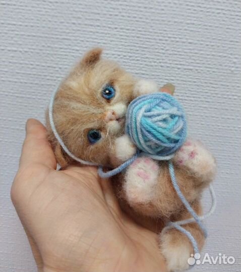 Авторская игрушка из шерсти котик Симба