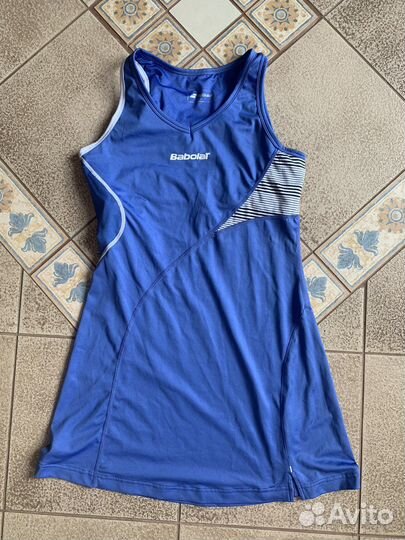 Теннисная форма и ракетки разные