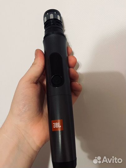 Микрофоны JBL вместе с ресивером