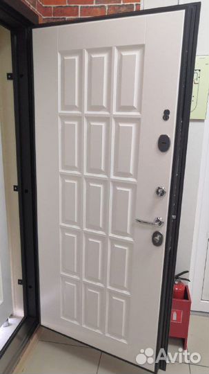 Дверь входная Английская решетка