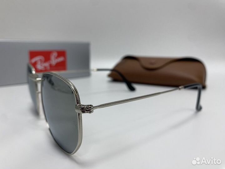 Солнцезащитные очки Ray-Ban