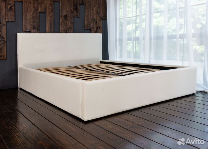 Кровать с матрасом