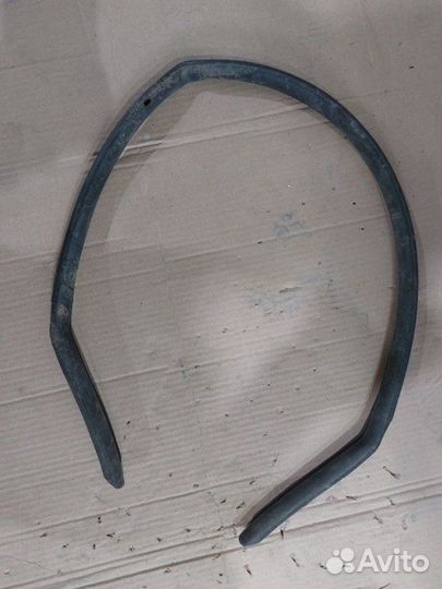 Уплотнитель капота Lexus Nx300