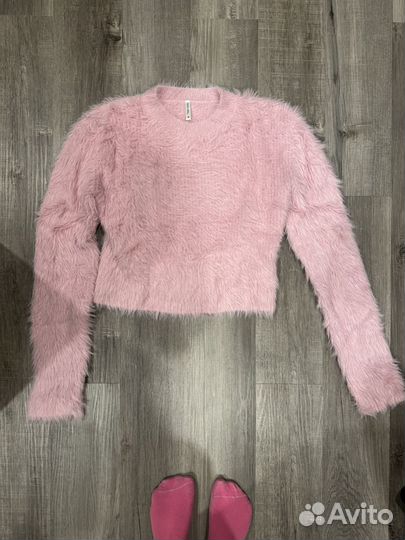 Свитер пушистый розовый без изъянов