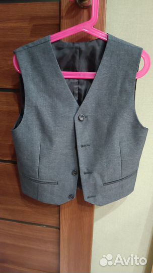 Продам жилет школьный на мальчика