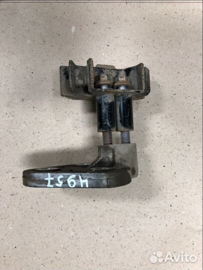 Кронштейн редуктора Lexus RX 350/450H 2009-2015