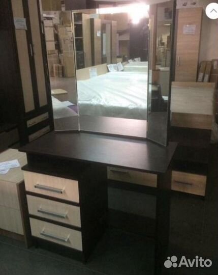 Туалетный столик