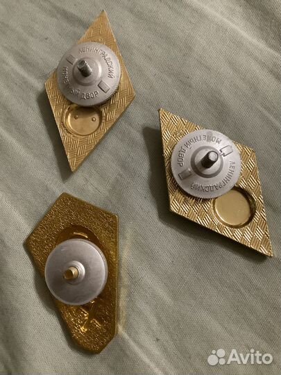 Отличительный значок института