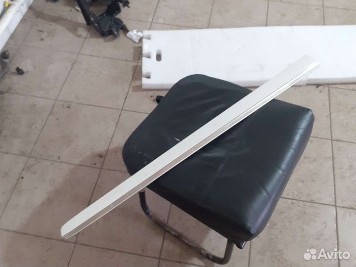 Накладка двери передний правый Mercedes GL X164
