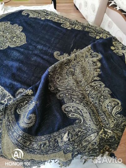 Продам красивый палантин