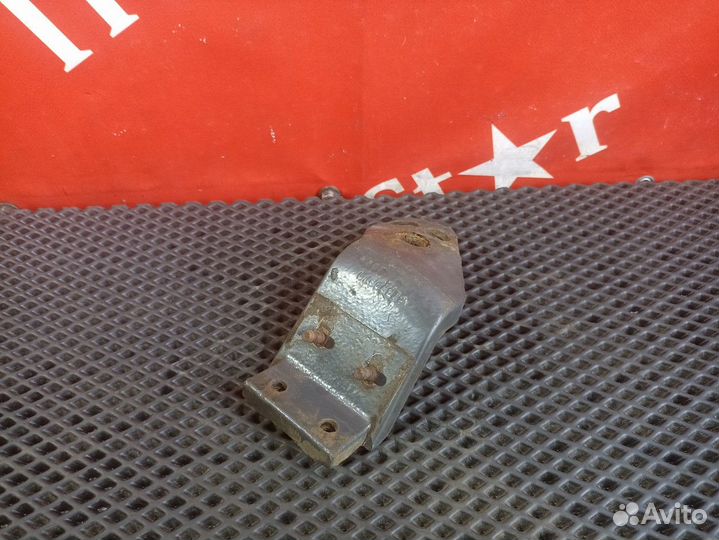 Кронштейн компрессора кондиционера Volvo FH