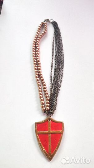 Ожерелье короткое с подвеской- щитом