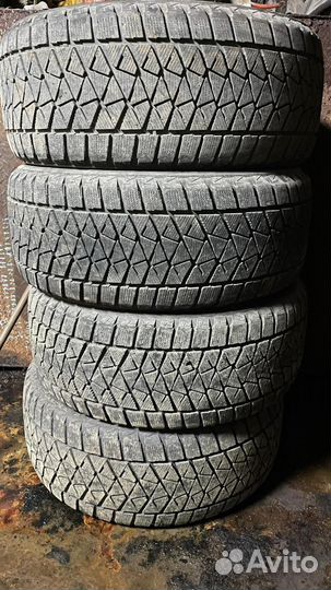 Bridgestone Blizzak DM-V2 285/50 R20