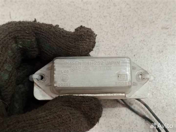 Фонарь подсветки номера Mitsubishi Pajero iO 1998