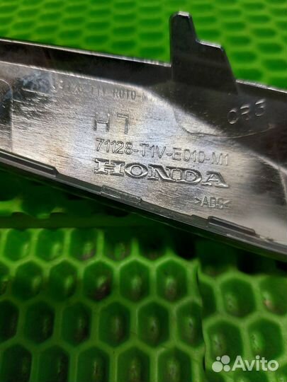 Накладка решетки радиатора передняя левая Honda